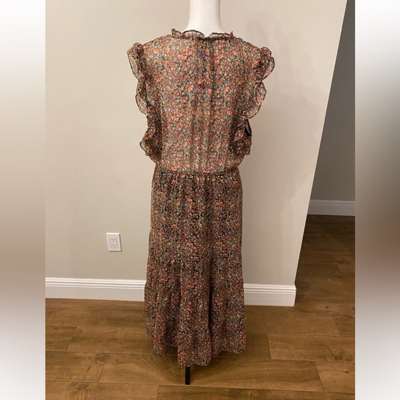 Plus Dress - Picture 7 of 10